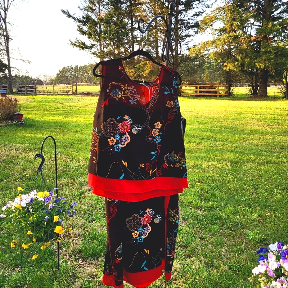 Beautiful 2 Piece Dress With Loads of Style!